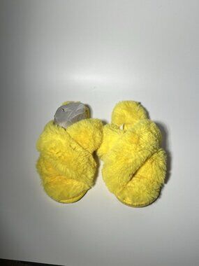 Target Girls Yellow Plush Criss Cross Slide Slippers Size L 4-5
